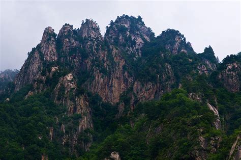 Funiu Mountains .